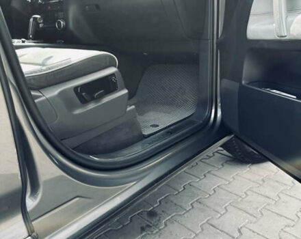 Сірий Фольксваген Туарег, об'ємом двигуна 3 л та пробігом 281 тис. км за 11999 $, фото 32 на Automoto.ua