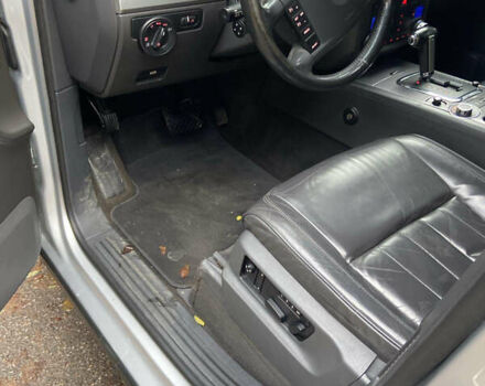 Серый Фольксваген Туарег, объемом двигателя 3 л и пробегом 236 тыс. км за 10500 $, фото 2 на Automoto.ua