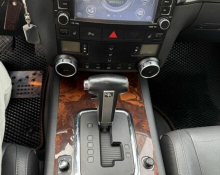 Сірий Фольксваген Туарег, об'ємом двигуна 3 л та пробігом 276 тис. км за 12000 $, фото 5 на Automoto.ua