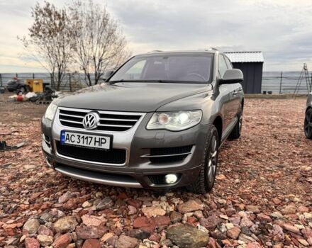 Сірий Фольксваген Туарег, об'ємом двигуна 3 л та пробігом 260 тис. км за 10500 $, фото 1 на Automoto.ua