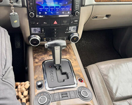 Серый Фольксваген Туарег, объемом двигателя 2.97 л и пробегом 264 тыс. км за 10500 $, фото 15 на Automoto.ua