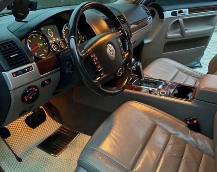 Серый Фольксваген Туарег, объемом двигателя 2.97 л и пробегом 351 тыс. км за 9000 $, фото 6 на Automoto.ua