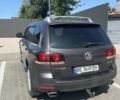 Сірий Фольксваген Туарег, об'ємом двигуна 3 л та пробігом 305 тис. км за 12500 $, фото 5 на Automoto.ua