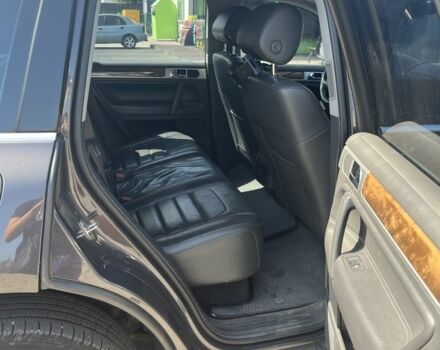 Сірий Фольксваген Туарег, об'ємом двигуна 3 л та пробігом 305 тис. км за 12500 $, фото 13 на Automoto.ua