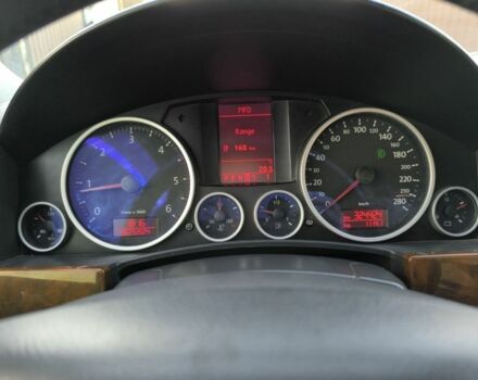 Сірий Фольксваген Туарег, об'ємом двигуна 3 л та пробігом 322 тис. км за 10800 $, фото 7 на Automoto.ua