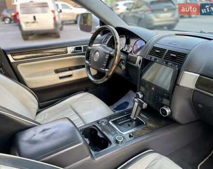 Сірий Фольксваген Туарег, об'ємом двигуна 3.6 л та пробігом 197 тис. км за 10700 $, фото 53 на Automoto.ua