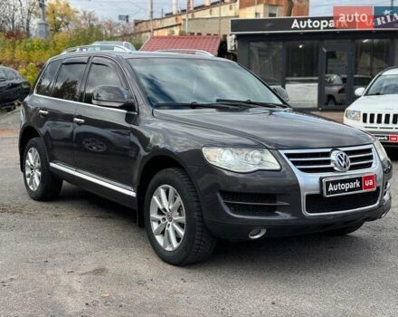 Серый Фольксваген Туарег, объемом двигателя 3 л и пробегом 400 тыс. км за 11890 $, фото 3 на Automoto.ua
