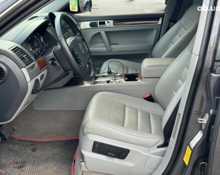 Серый Фольксваген Туарег, объемом двигателя 3 л и пробегом 400 тыс. км за 11890 $, фото 14 на Automoto.ua