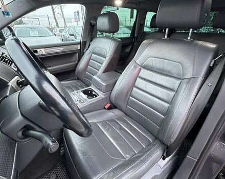 Сірий Фольксваген Туарег, об'ємом двигуна 2.97 л та пробігом 285 тис. км за 13400 $, фото 15 на Automoto.ua