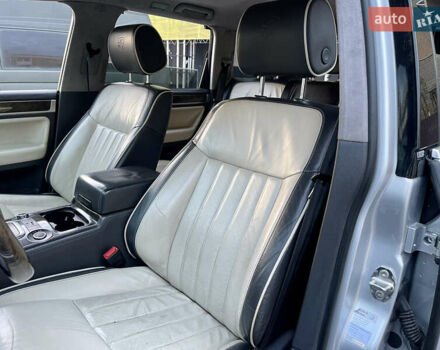 Сірий Фольксваген Туарег, об'ємом двигуна 3.6 л та пробігом 197 тис. км за 10700 $, фото 27 на Automoto.ua