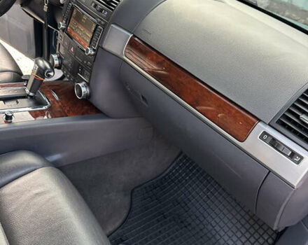 Серый Фольксваген Туарег, объемом двигателя 3 л и пробегом 265 тыс. км за 11500 $, фото 23 на Automoto.ua