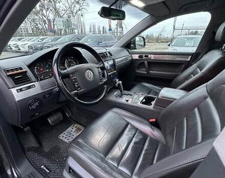 Сірий Фольксваген Туарег, об'ємом двигуна 2.97 л та пробігом 285 тис. км за 13400 $, фото 16 на Automoto.ua