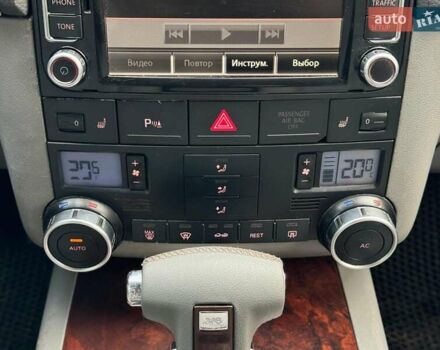 Серый Фольксваген Туарег, объемом двигателя 3 л и пробегом 400 тыс. км за 11890 $, фото 30 на Automoto.ua