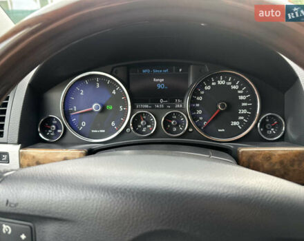 Сірий Фольксваген Туарег, об'ємом двигуна 2.97 л та пробігом 317 тис. км за 14000 $, фото 8 на Automoto.ua