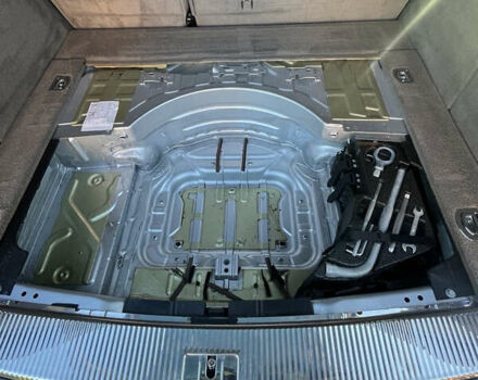 Серый Фольксваген Туарег, объемом двигателя 2.5 л и пробегом 273 тыс. км за 9500 $, фото 11 на Automoto.ua