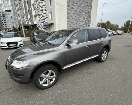 Сірий Фольксваген Туарег, об'ємом двигуна 3 л та пробігом 276 тис. км за 12000 $, фото 1 на Automoto.ua