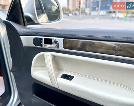 Сірий Фольксваген Туарег, об'ємом двигуна 3.6 л та пробігом 197 тис. км за 10700 $, фото 49 на Automoto.ua