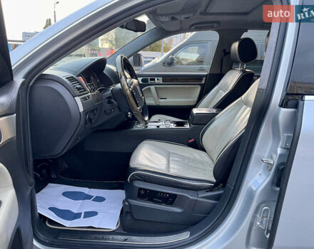 Сірий Фольксваген Туарег, об'ємом двигуна 3.6 л та пробігом 197 тис. км за 10700 $, фото 28 на Automoto.ua