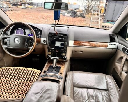 Сірий Фольксваген Туарег, об'ємом двигуна 3 л та пробігом 260 тис. км за 10500 $, фото 6 на Automoto.ua