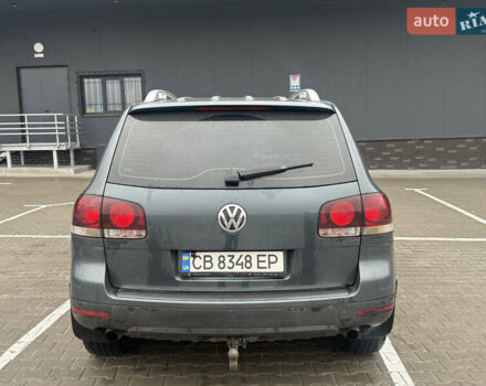 Серый Фольксваген Туарег, объемом двигателя 2.97 л и пробегом 385 тыс. км за 11000 $, фото 4 на Automoto.ua