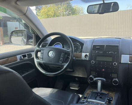 Серый Фольксваген Туарег, объемом двигателя 3 л и пробегом 305 тыс. км за 12500 $, фото 15 на Automoto.ua