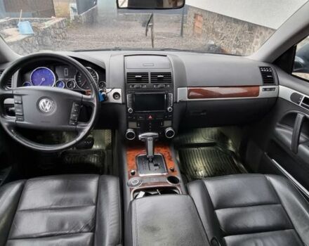 Серый Фольксваген Туарег, объемом двигателя 2.5 л и пробегом 296 тыс. км за 6200 $, фото 8 на Automoto.ua