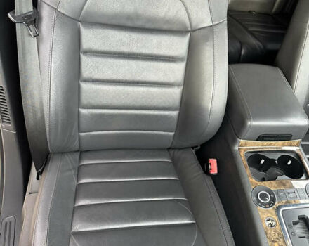 Сірий Фольксваген Туарег, об'ємом двигуна 2.97 л та пробігом 317 тис. км за 14000 $, фото 13 на Automoto.ua