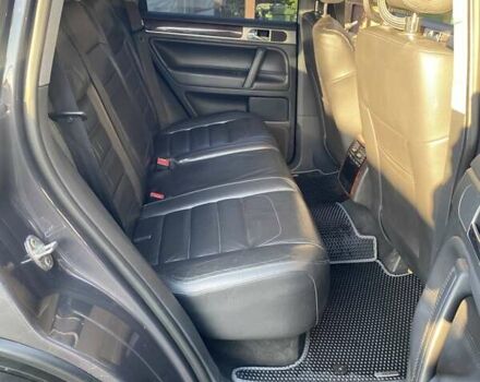 Серый Фольксваген Туарег, объемом двигателя 3 л и пробегом 377 тыс. км за 12500 $, фото 8 на Automoto.ua