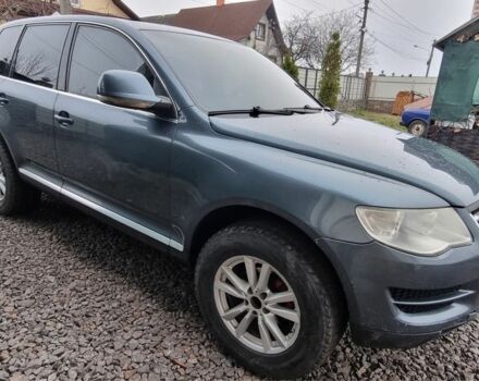 Серый Фольксваген Туарег, объемом двигателя 2.5 л и пробегом 296 тыс. км за 6200 $, фото 3 на Automoto.ua