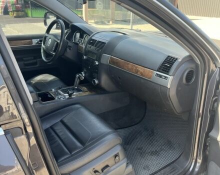 Сірий Фольксваген Туарег, об'ємом двигуна 3 л та пробігом 305 тис. км за 12500 $, фото 11 на Automoto.ua