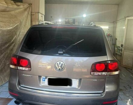 Серый Фольксваген Туарег, объемом двигателя 3 л и пробегом 300 тыс. км за 10500 $, фото 3 на Automoto.ua