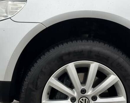 Серый Фольксваген Туарег, объемом двигателя 3 л и пробегом 266 тыс. км за 14000 $, фото 7 на Automoto.ua