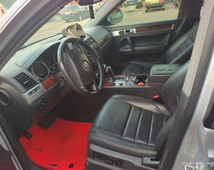 Серый Фольксваген Туарег, объемом двигателя 3 л и пробегом 360 тыс. км за 11500 $, фото 3 на Automoto.ua