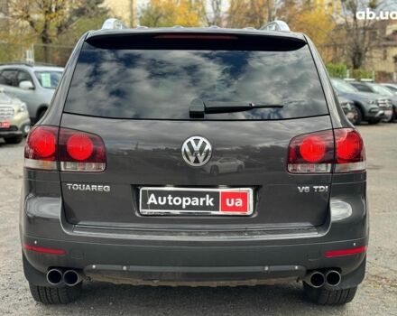 Серый Фольксваген Туарег, объемом двигателя 3 л и пробегом 400 тыс. км за 11890 $, фото 6 на Automoto.ua