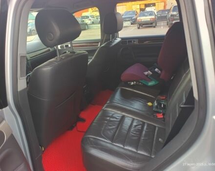 Серый Фольксваген Туарег, объемом двигателя 3 л и пробегом 360 тыс. км за 11500 $, фото 1 на Automoto.ua