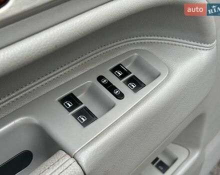 Серый Фольксваген Туарег, объемом двигателя 3 л и пробегом 400 тыс. км за 11890 $, фото 13 на Automoto.ua