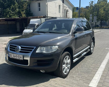 Серый Фольксваген Туарег, объемом двигателя 3 л и пробегом 305 тыс. км за 12500 $, фото 1 на Automoto.ua