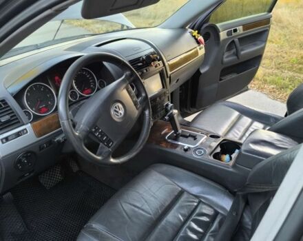 Сірий Фольксваген Туарег, об'ємом двигуна 3 л та пробігом 322 тис. км за 10800 $, фото 4 на Automoto.ua