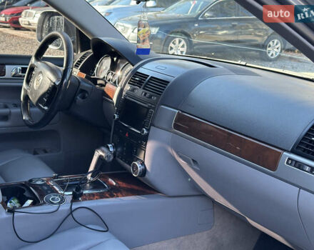 Серый Фольксваген Туарег, объемом двигателя 3 л и пробегом 222 тыс. км за 11400 $, фото 11 на Automoto.ua