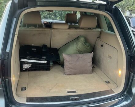 Серый Фольксваген Туарег, объемом двигателя 3 л и пробегом 362 тыс. км за 7500 $, фото 6 на Automoto.ua