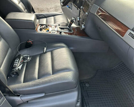 Серый Фольксваген Туарег, объемом двигателя 3 л и пробегом 265 тыс. км за 11500 $, фото 26 на Automoto.ua