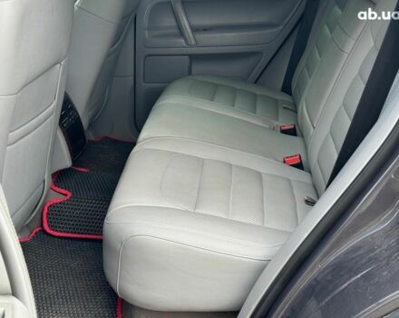 Серый Фольксваген Туарег, объемом двигателя 3 л и пробегом 400 тыс. км за 11890 $, фото 18 на Automoto.ua