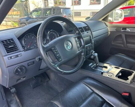 Сірий Фольксваген Туарег, об'ємом двигуна 3 л та пробігом 287 тис. км за 3321 $, фото 6 на Automoto.ua