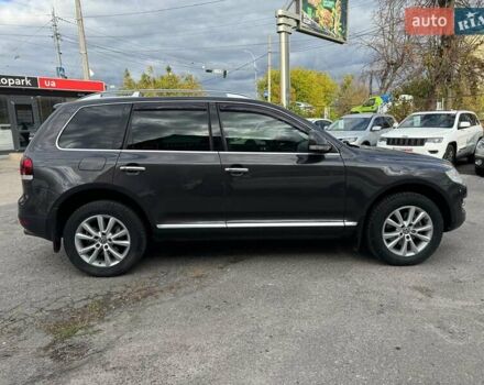 Серый Фольксваген Туарег, объемом двигателя 3 л и пробегом 400 тыс. км за 11890 $, фото 4 на Automoto.ua