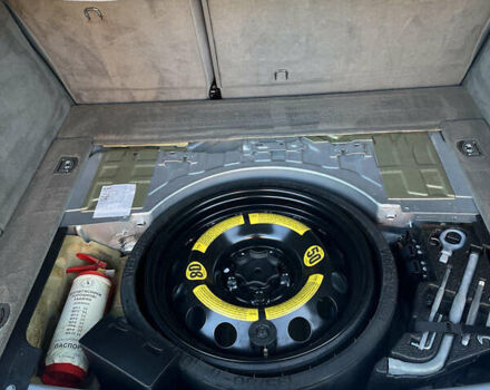 Серый Фольксваген Туарег, объемом двигателя 2.5 л и пробегом 273 тыс. км за 9500 $, фото 10 на Automoto.ua