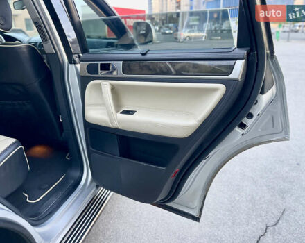 Сірий Фольксваген Туарег, об'ємом двигуна 3.6 л та пробігом 197 тис. км за 10700 $, фото 35 на Automoto.ua