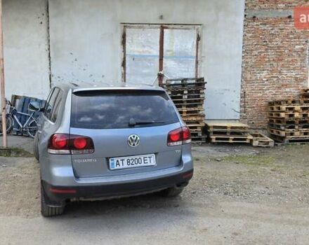 Серый Фольксваген Туарег, объемом двигателя 3 л и пробегом 322 тыс. км за 14500 $, фото 3 на Automoto.ua