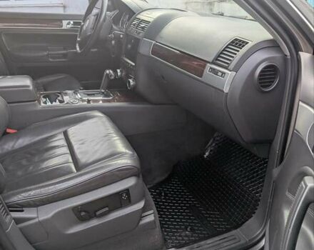 Серый Фольксваген Туарег, объемом двигателя 3 л и пробегом 264 тыс. км за 11700 $, фото 6 на Automoto.ua