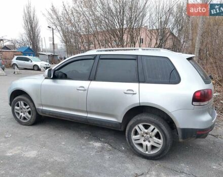 Сірий Фольксваген Туарег, об'ємом двигуна 3 л та пробігом 270 тис. км за 12500 $, фото 3 на Automoto.ua