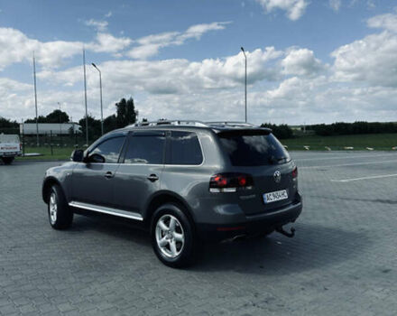 Сірий Фольксваген Туарег, об'ємом двигуна 3 л та пробігом 281 тис. км за 11999 $, фото 3 на Automoto.ua
